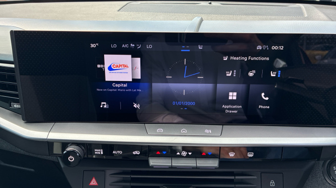 Vauxhall Grandland 1.2 Hybrid 145 Griffin 5dr e-DCT6 Petrol Hatchback - Image 32